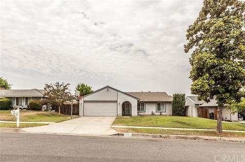 71 Greenbriar Ct, Redlands, CA 92374 photo 2