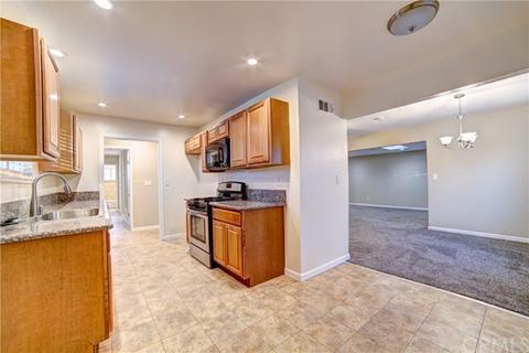 2873 6th St, Rialto, CA 92376 photo 4
