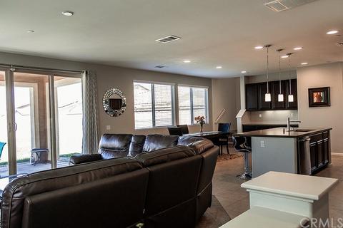 1633 Velum Ct, Beaumont, CA 92223 photo 4