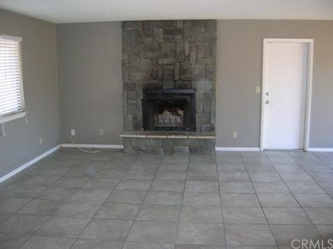 18445 Birch St, Hesperia, CA 92345 photo 2