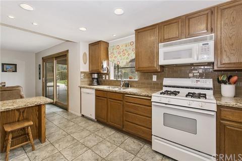 1658 Camelot Dr, Redlands, CA 92374 photo 11