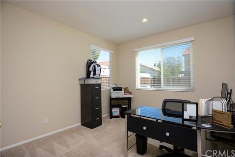 1077 Dolphin Dr, Perris, CA 92571 photo 8