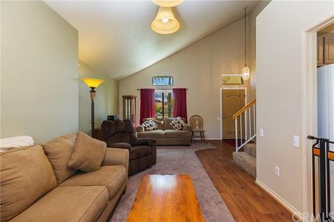 864 W Woodcrest St, Bloomington, CA 92316 photo 4