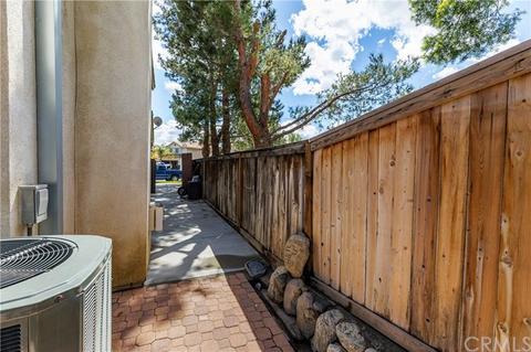 864 W Woodcrest St, Bloomington, CA 92316 photo 23