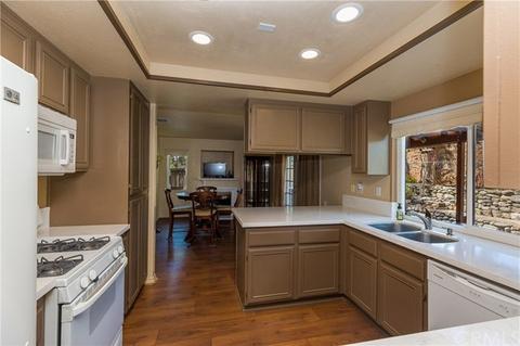 864 W Woodcrest St, Bloomington, CA 92316 photo 6
