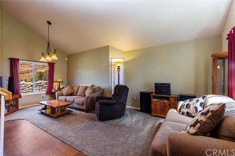 864 W Woodcrest St, Bloomington, CA 92316 photo 3