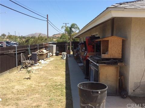 302 Gilmore Dr, Corona, CA 92879 photo 2