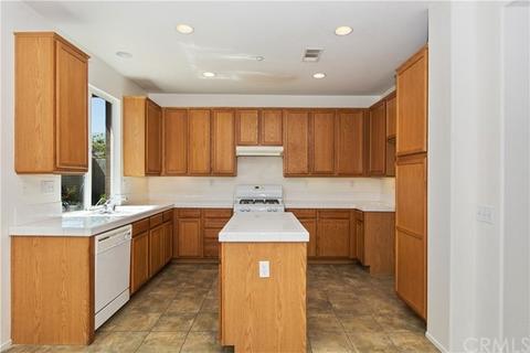 6936 Abigail Ln, Fontana, CA 92336 photo 10
