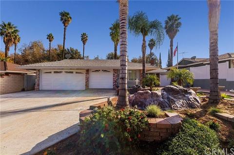 8878 Continental Dr, Riverside, CA 92504 photo 2