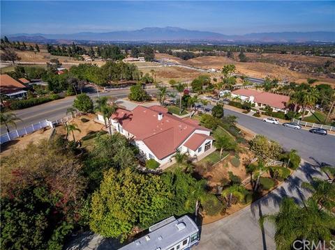 14335 Citrus Park Cir, Riverside, CA 92503 photo 2