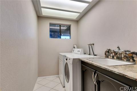 1141 Coronet Dr, Riverside, CA 92506 photo 23