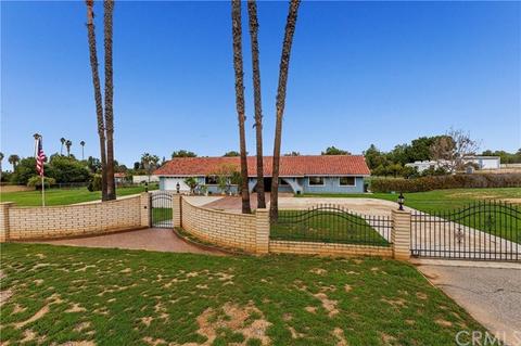 1615 Bradley St, Riverside, CA 92506 photo 3