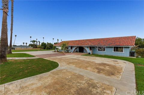 1615 Bradley St, Riverside, CA 92506 photo 2