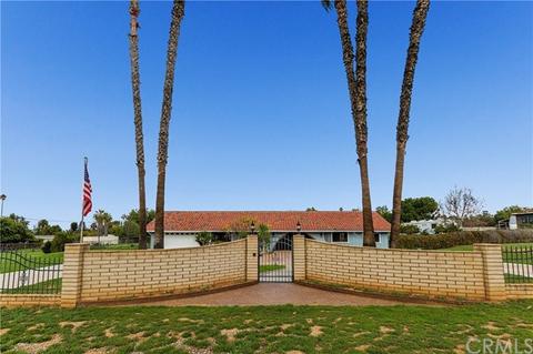 1615 Bradley St, Riverside, CA 92506 photo 4
