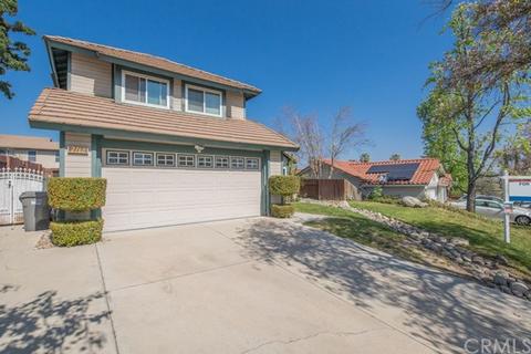 2168 Devonshire Dr, Corona, CA 92879 photo 2