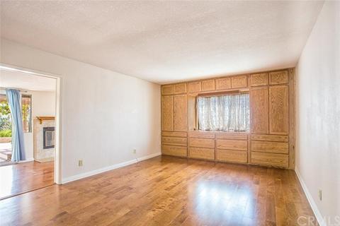 397 W Woodcrest St, Rialto, CA 92376 photo 14