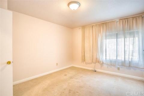 397 W Woodcrest St, Rialto, CA 92376 photo 19