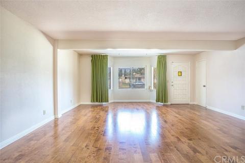 397 W Woodcrest St, Rialto, CA 92376 photo 6