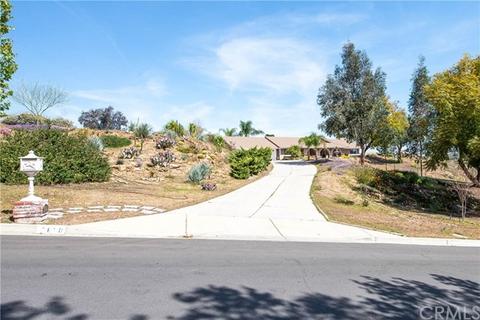 17820 Luna Ct, Riverside, CA 92504 photo 2