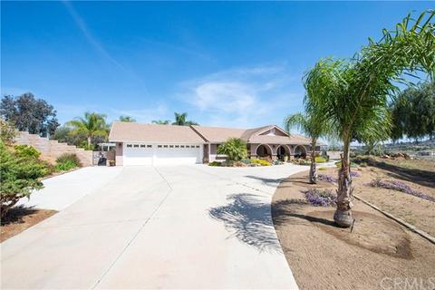 17820 Luna Ct, Riverside, CA 92504 photo 4