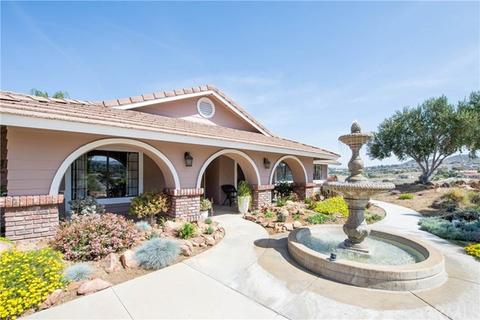 17820 Luna Ct, Riverside, CA 92504 photo 1
