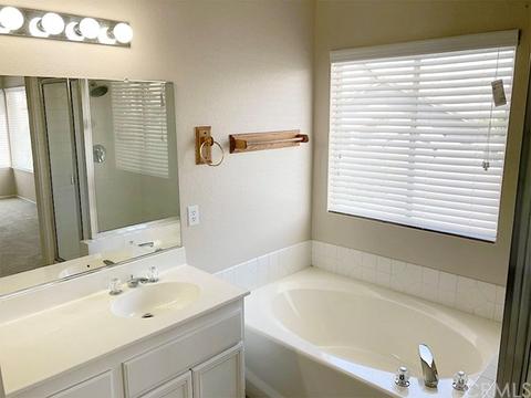 5377 Huntmaster Ln, Fontana, CA 92336 photo 12