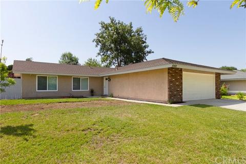 6982 Manhattan Dr, Riverside, CA 92506 photo 2
