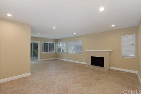 6982 Manhattan Dr, Riverside, CA 92506 photo 4