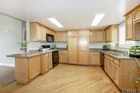 674 12th St, Beaumont, CA 92223 photo 2