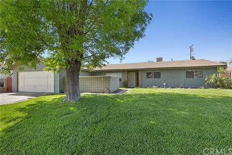 833 E Winchester Dr, Rialto, CA 92376 photo 2