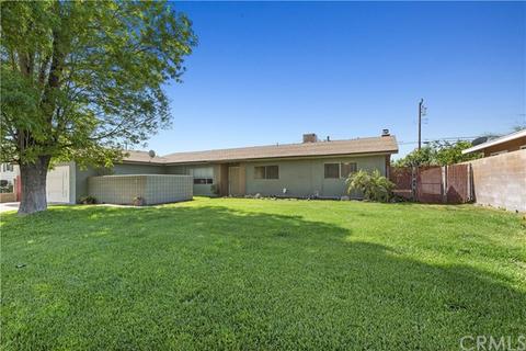 833 E Winchester Dr, Rialto, CA 92376 photo 3