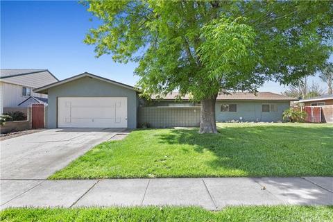 833 E Winchester Dr, Rialto, CA 92376 photo 4