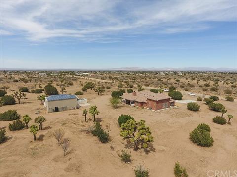 9242 Valencia St, Phelan, CA 92371 photo 8