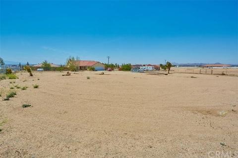 22429 Yamaha Way, Apple Valley, CA 92307 photo 2