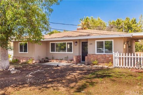 2211 Mentone Blvd, Mentone, CA 92359 photo 1