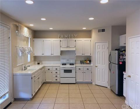 1163 Leopard Ln, Perris, CA 92571 photo 2