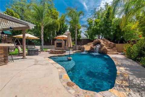 1574 Silver Cup Ct, Redlands, CA 92374 photo 2
