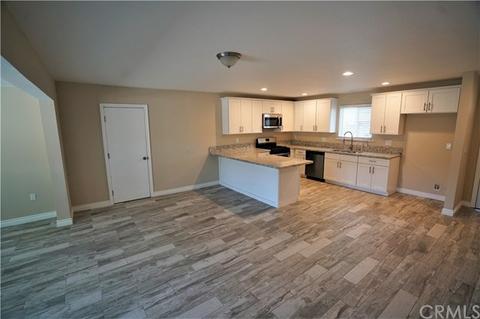 17426 Holly Dr, Fontana, CA 92335 photo 4