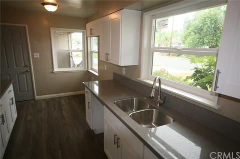 201 E Van Koevering St, Rialto, CA 92376 photo 4
