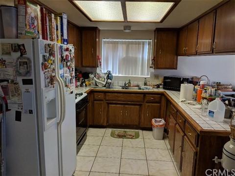 416 W 11th St, Perris, CA 92570 photo 2