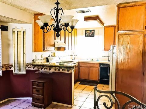 1020 Jacaranda Rd, Colton, CA 92324 photo 3