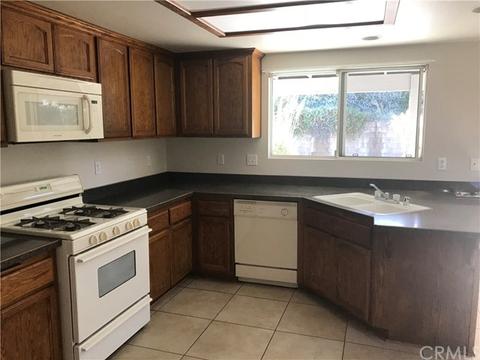8621 Bolero Dr, Yucca Valley, CA 92284 photo 12