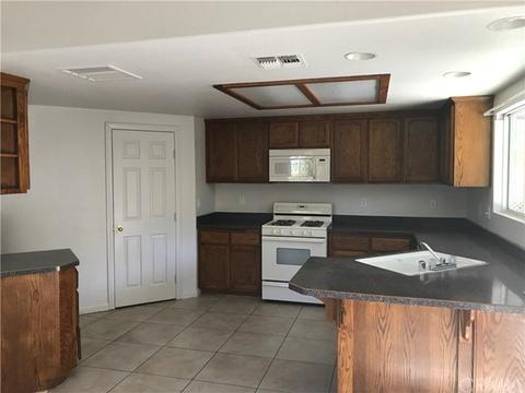 8621 Bolero Dr, Yucca Valley, CA 92284 photo 11