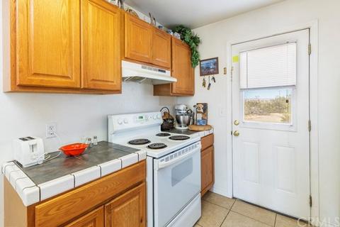586 Mockingbird Ln, Joshua Tree, CA 92252 photo 12