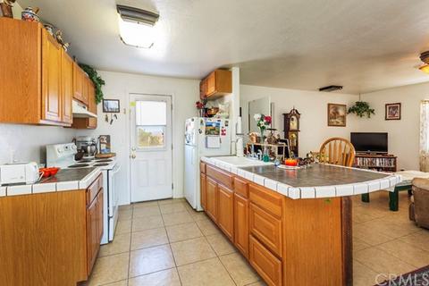 586 Mockingbird Ln, Joshua Tree, CA 92252 photo 11