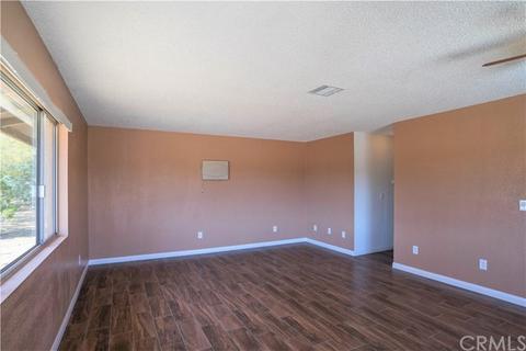 4647 Camarilla Ave, Yucca Valley, CA 92284 photo 8