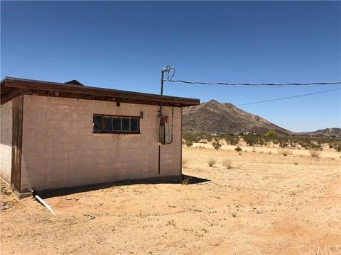 60121 Applegate Way, Landers, CA 92285 photo 3