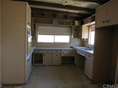 633 Desnok St, Needles, CA 92363 photo 2