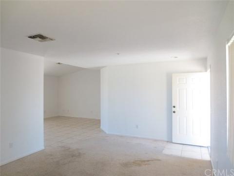 7421 Camarilla Ave, Yucca Valley, CA 92284 photo 3