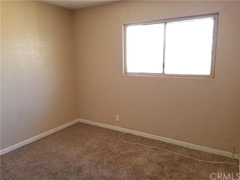 10808 Maple Ave, Bloomington, CA 92316 photo 2
